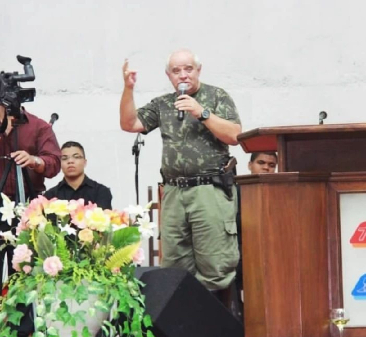 Delegado Bradock retorna a Castro para pregar em igreja