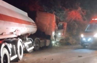 Caminhão tanque de Castro se envolve em acidente na região de SC