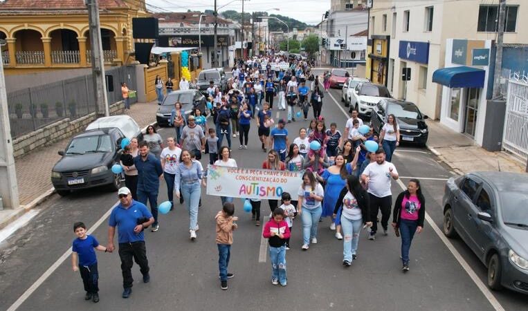 Caminhada do Autismo reúne mais de 200 pessoas em Castro