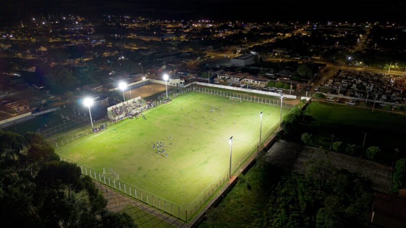 Prefeitura de Tibagi conclui obra de iluminação no Estádio Homero de Melo