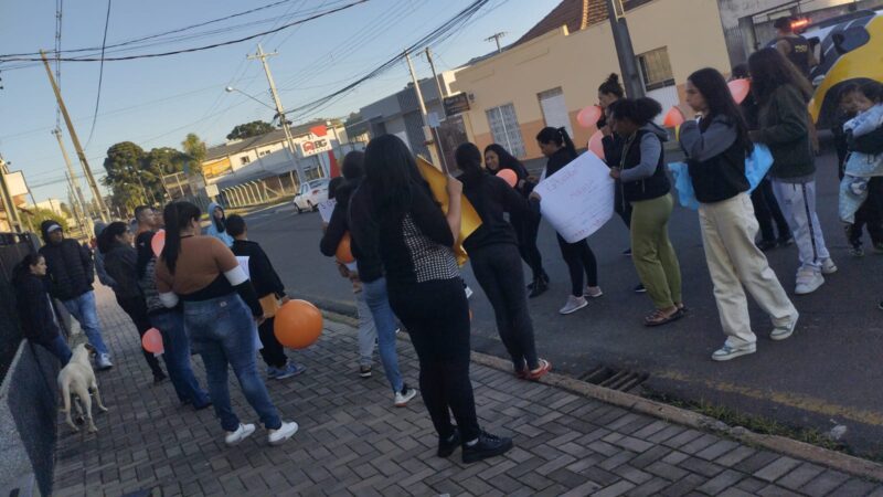 Manifestação contra abuso infantil mobiliza Comunidade em Castro
