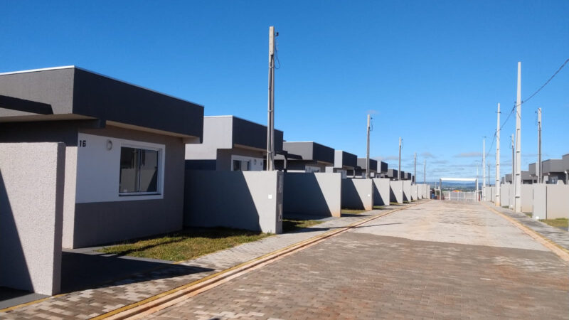 Com ajuda do Estado, 28 famílias de Ponta Grossa realizam o sonho da casa própria