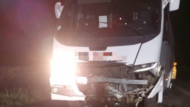 Micro-ônibus de Castro se envolve em acidente em rodovia catarinense