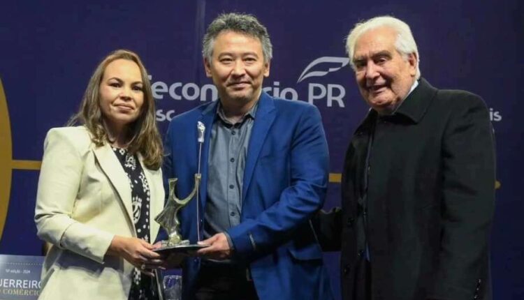 Gisele Kluckskovz (Presidente em Exercício do SECOM CASTRO/PR), Marcio Sakai Hashigushi (Supermercado Iapó) e Ari Bittencourt (Presidente em Exercício da Fecomércio/PR)