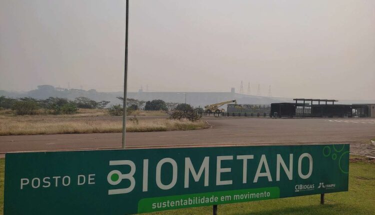 Fotos tiradas com uma semana de diferença mostra o problema da fumaça. Crédito: Tiago Lopez/CIBiogás