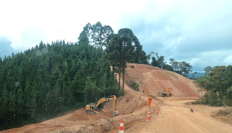 pr-092_pavimentacao_doutor_ulysses_011_-_terraplenagem