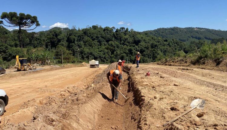 pr-092_pavimentacao_doutor_ulysses_016_-_bueiros