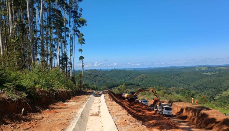 pr-092_pavimentacao_doutor_ulysses_017_-_sarjetas