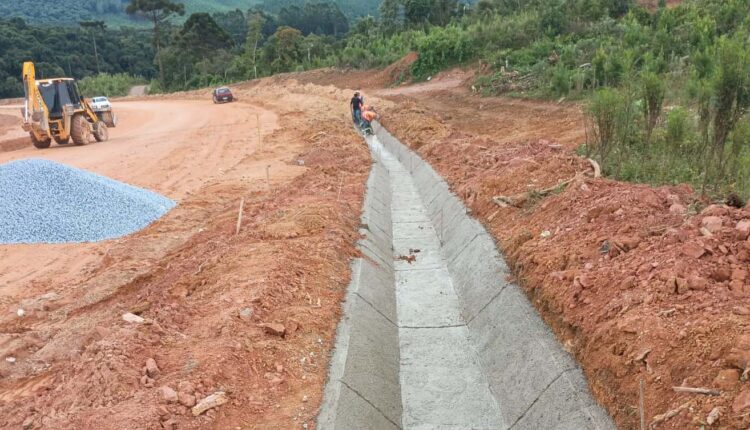 pr-092_pavimentacao_doutor_ulysses_018_-_sarjetas